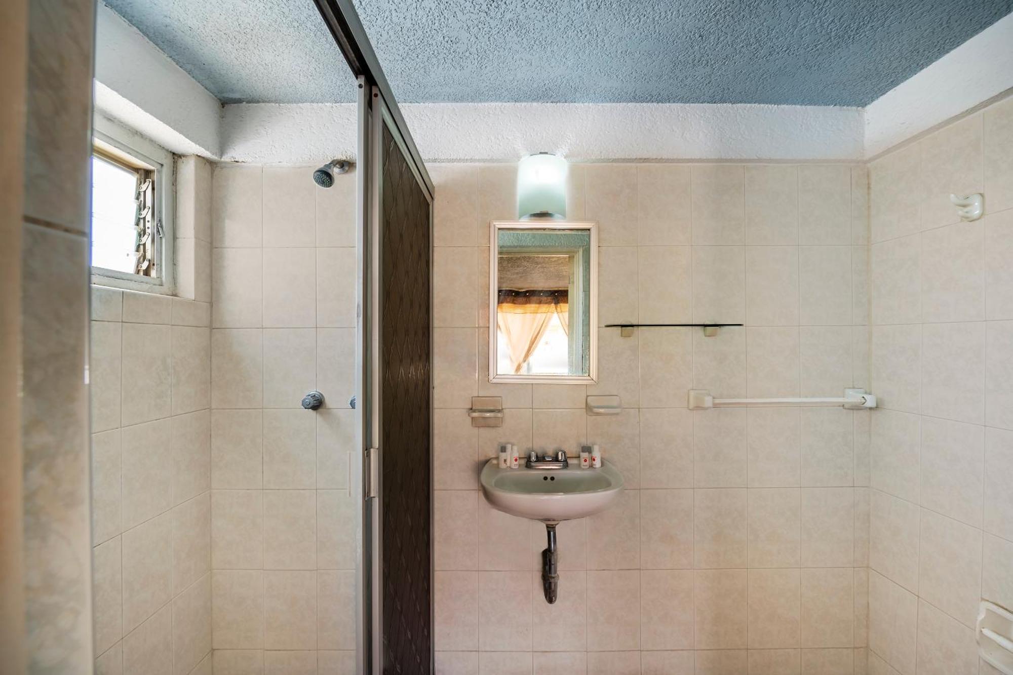 Hotel Capital O Colon, Ciudad Guzman Jalisco Extérieur photo