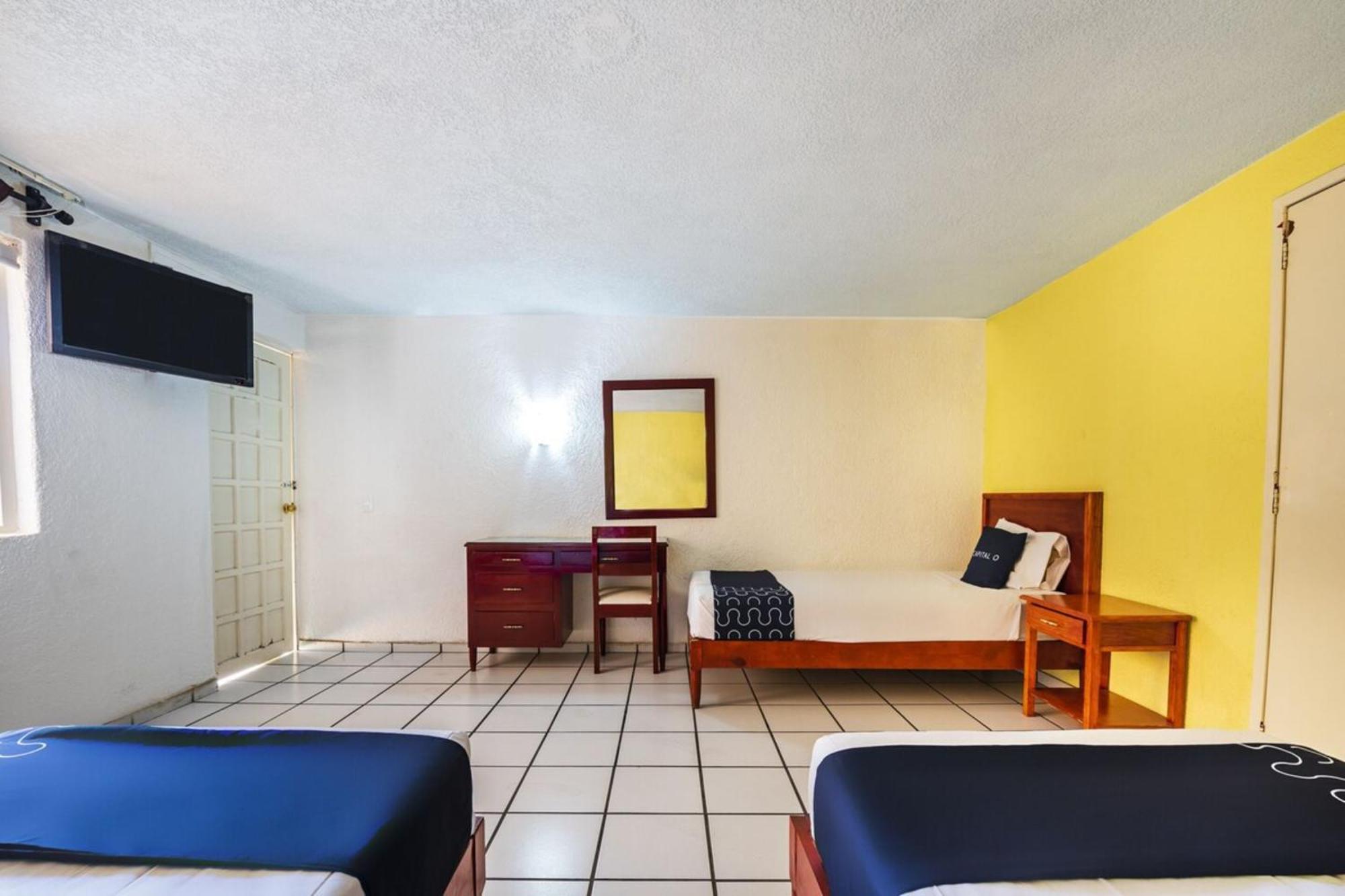 Hotel Capital O Colon, Ciudad Guzman Jalisco Extérieur photo