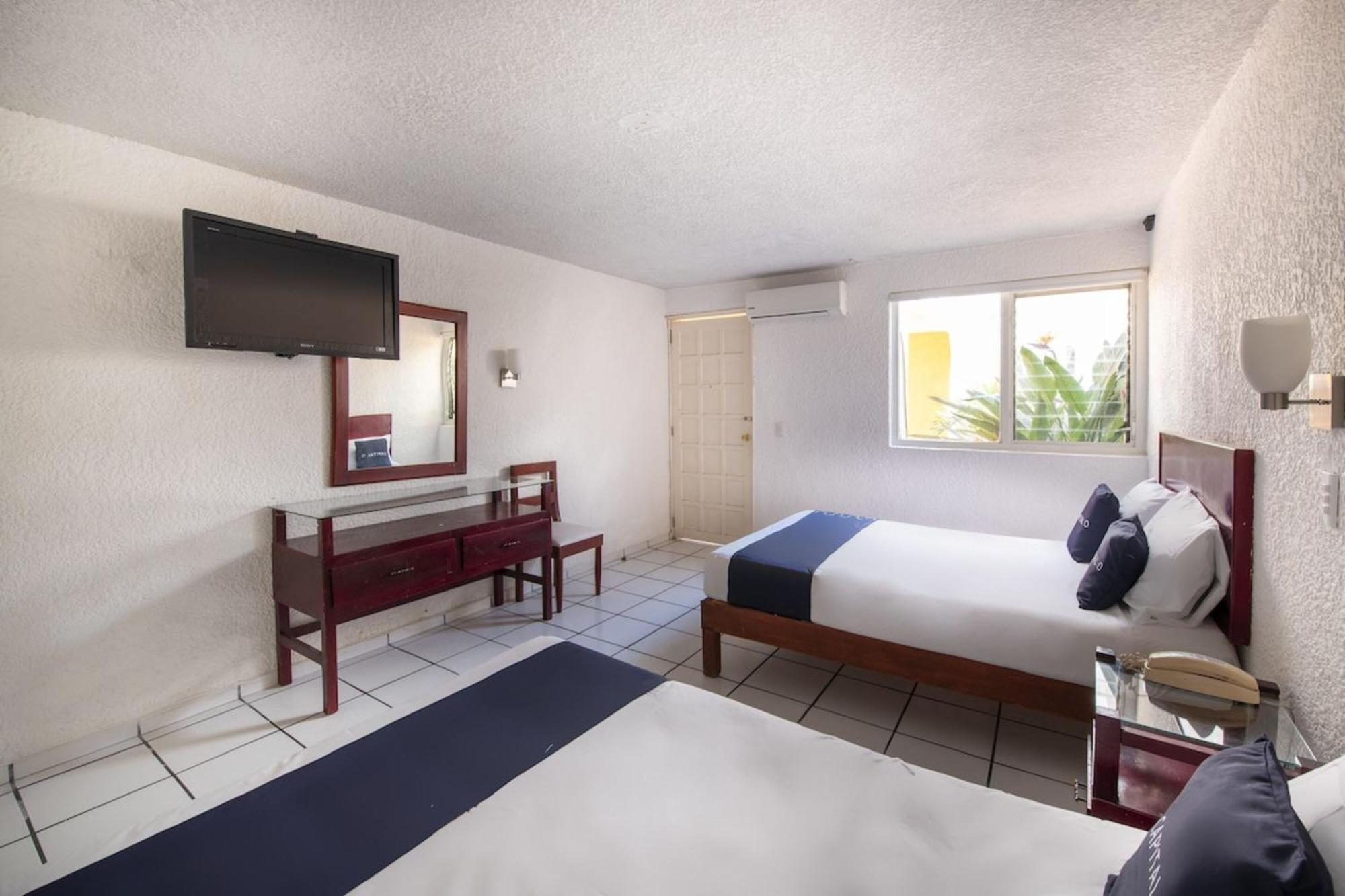 Hotel Capital O Colon, Ciudad Guzman Jalisco Extérieur photo