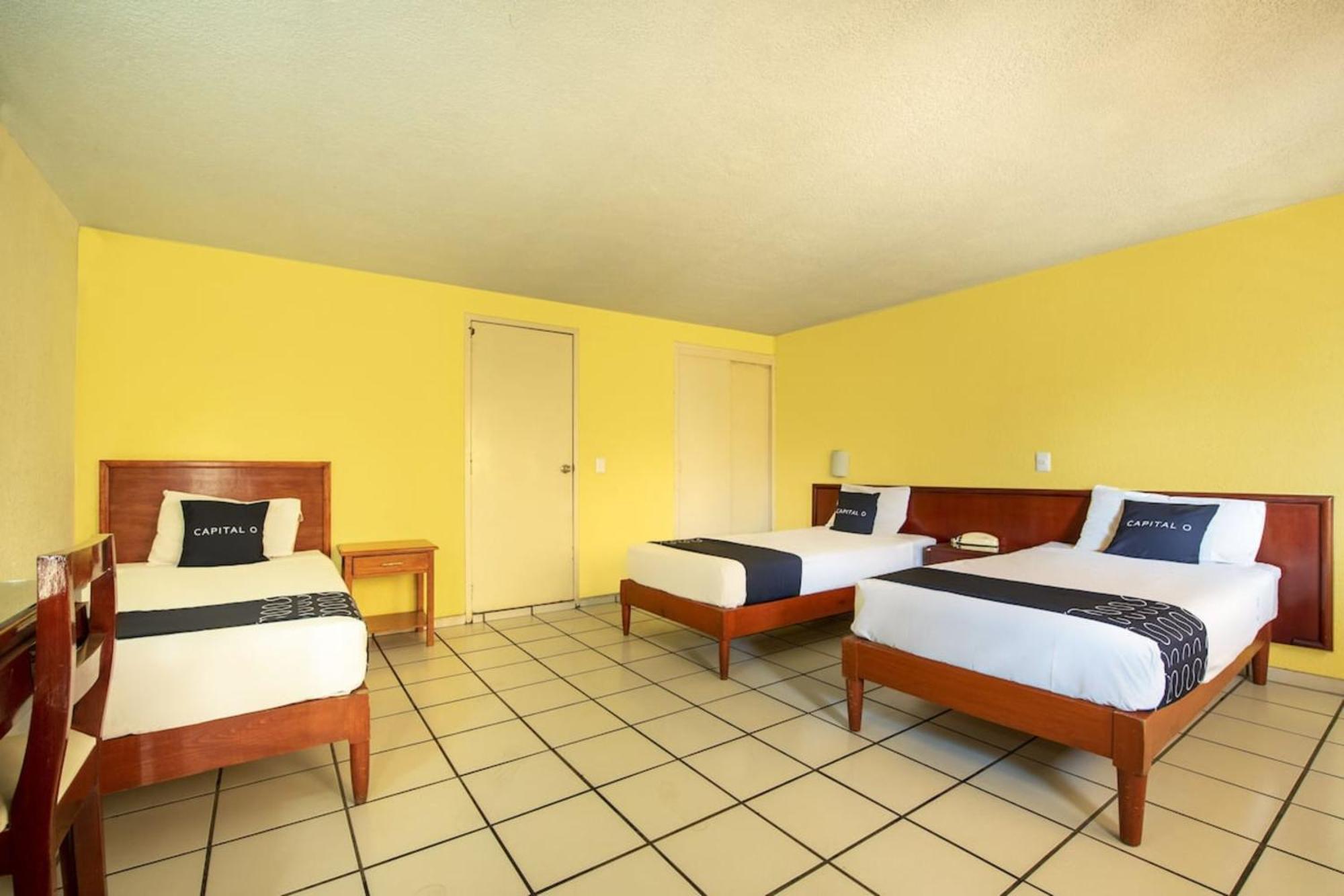 Hotel Capital O Colon, Ciudad Guzman Jalisco Extérieur photo
