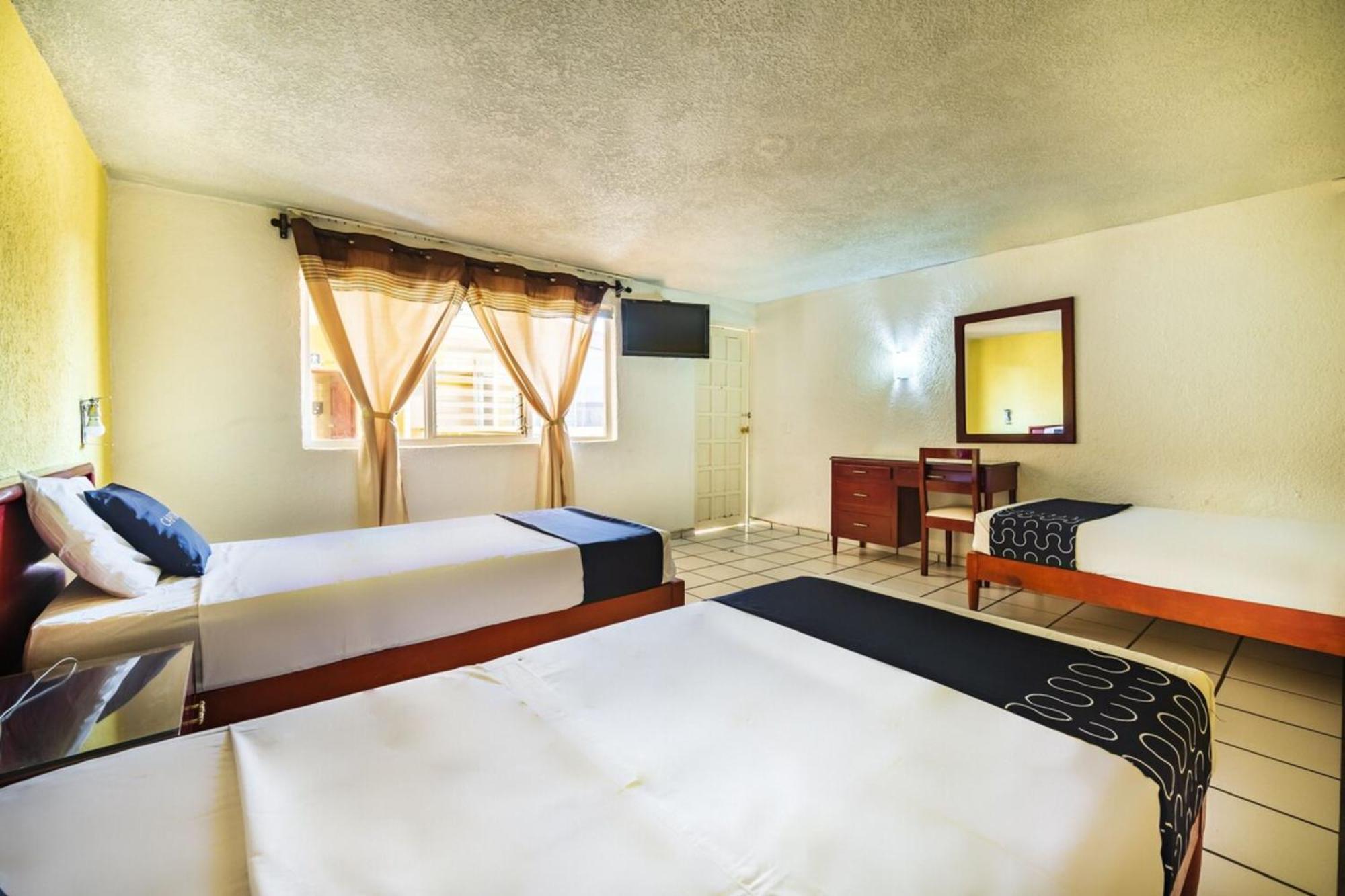 Hotel Capital O Colon, Ciudad Guzman Jalisco Extérieur photo