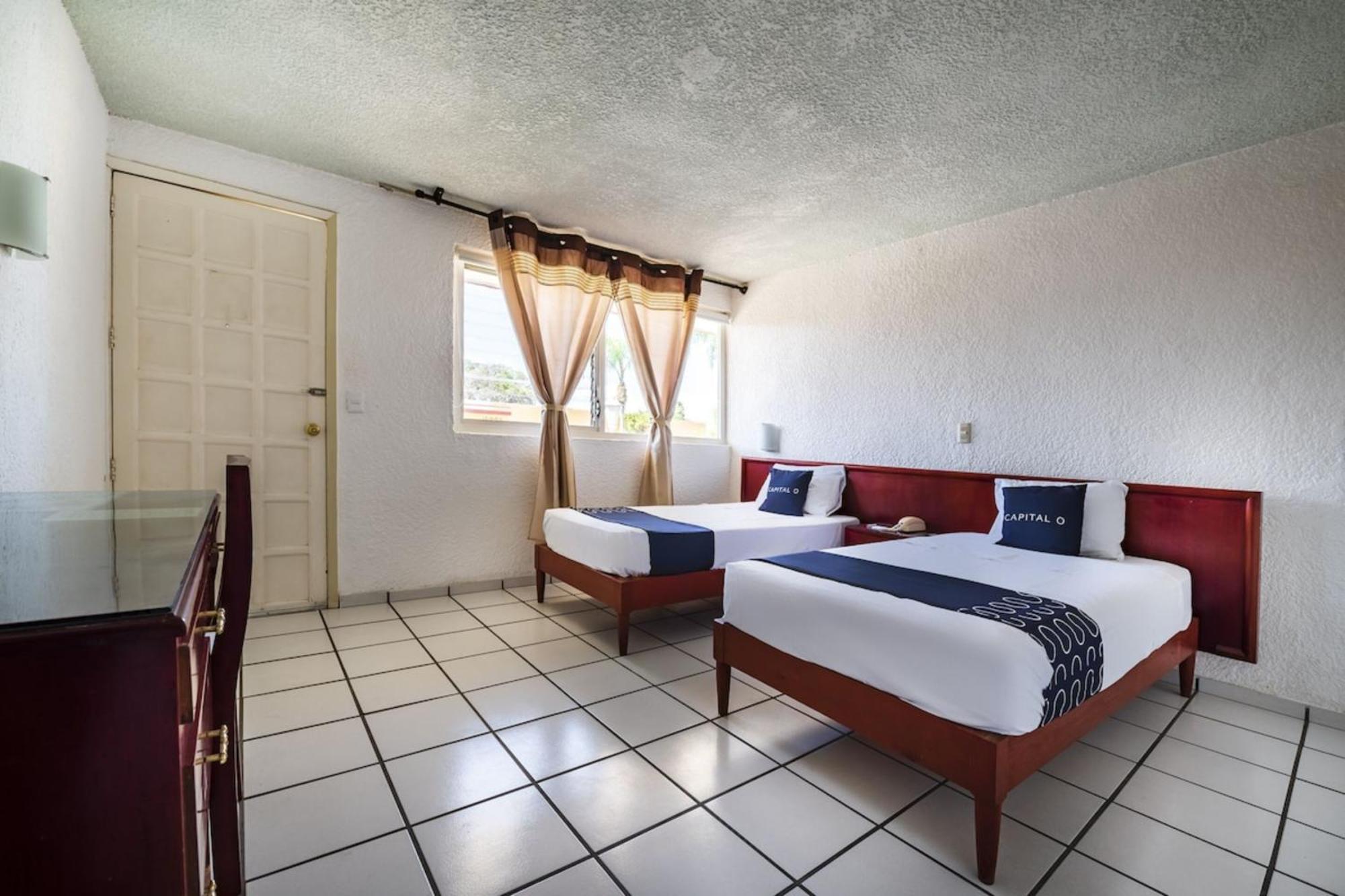 Hotel Capital O Colon, Ciudad Guzman Jalisco Extérieur photo