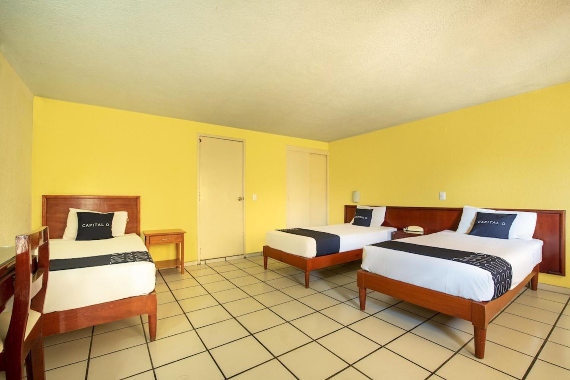 Hotel Capital O Colon, Ciudad Guzman Jalisco Extérieur photo