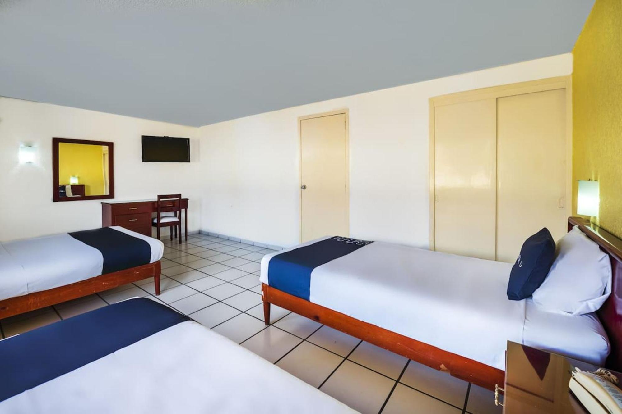 Hotel Capital O Colon, Ciudad Guzman Jalisco Extérieur photo