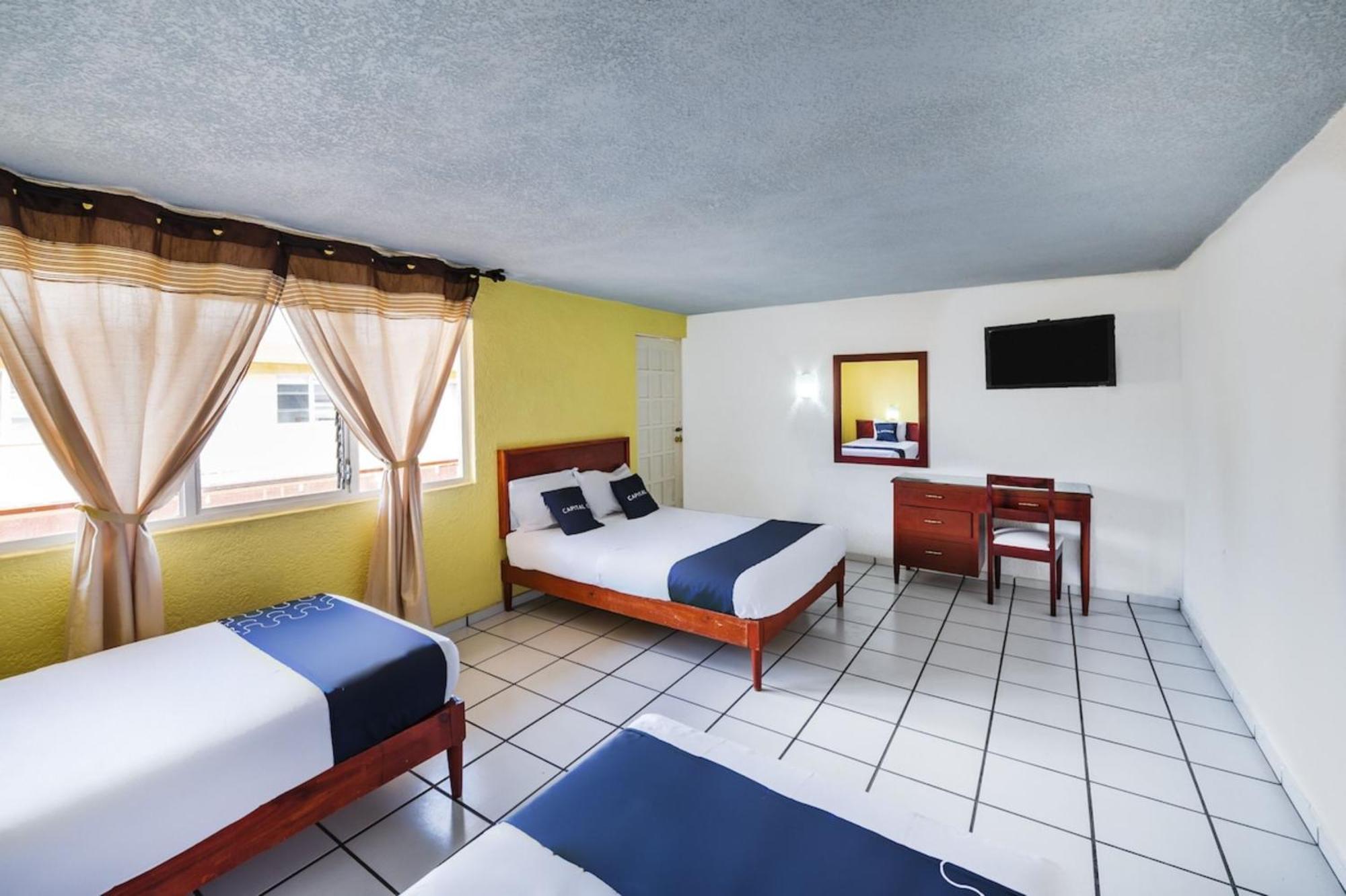 Hotel Capital O Colon, Ciudad Guzman Jalisco Extérieur photo