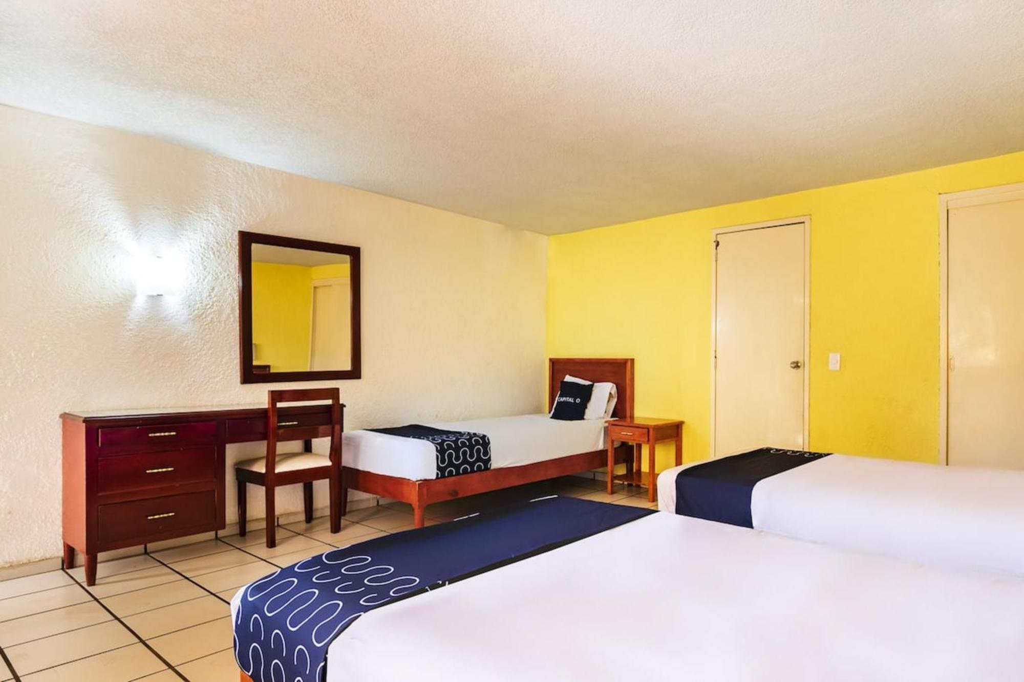 Hotel Capital O Colon, Ciudad Guzman Jalisco Extérieur photo
