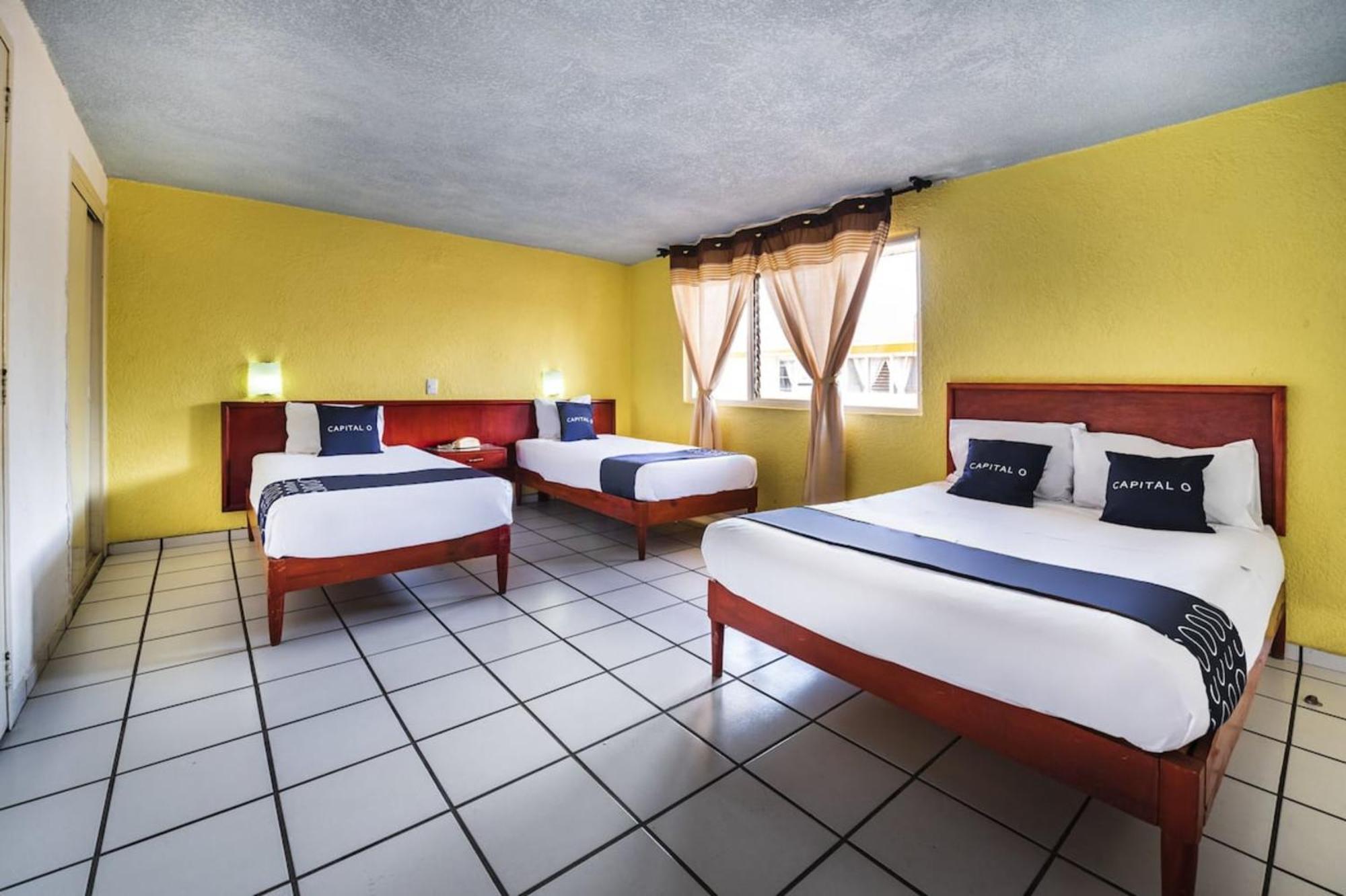 Hotel Capital O Colon, Ciudad Guzman Jalisco Extérieur photo