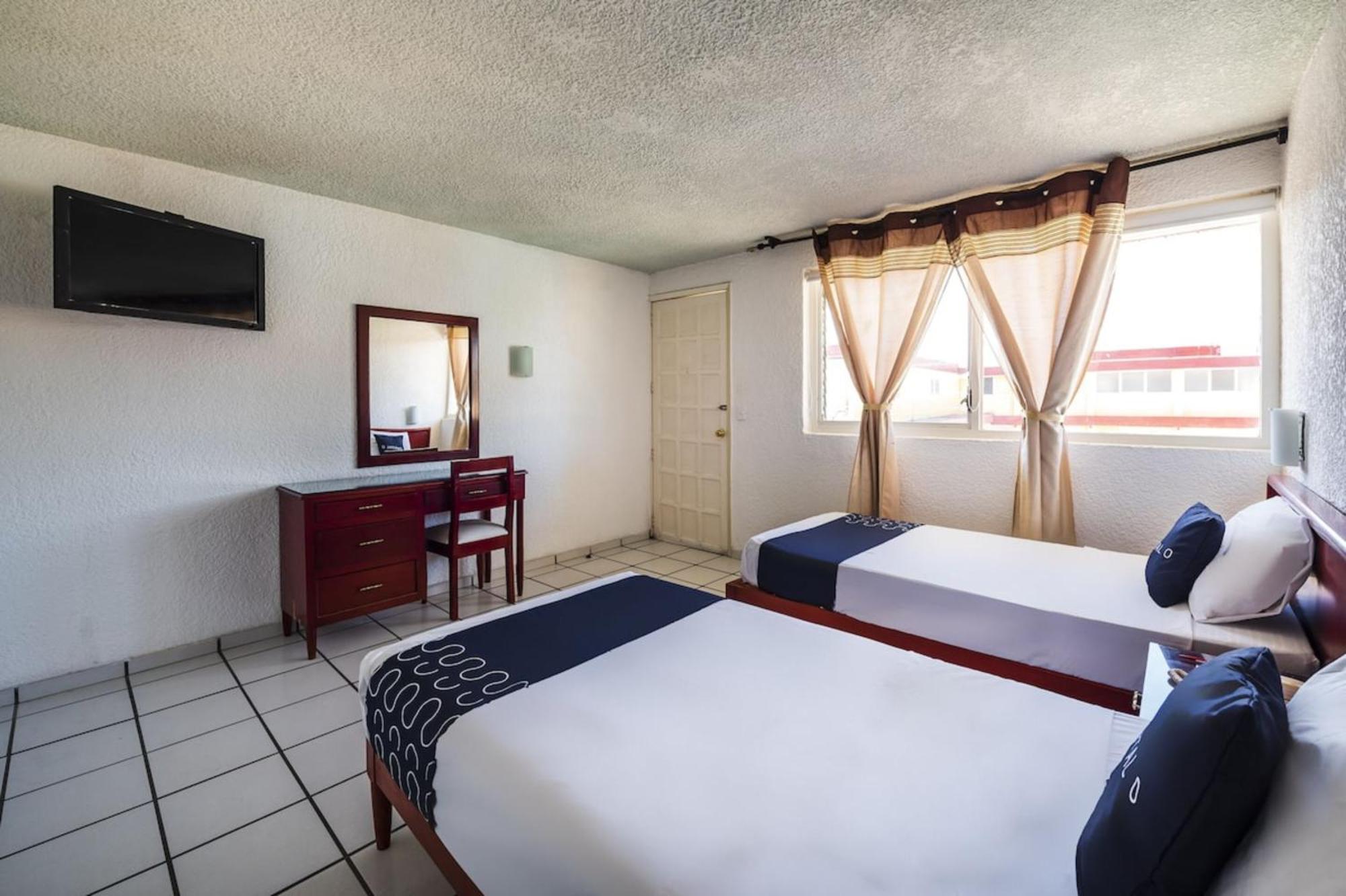 Hotel Capital O Colon, Ciudad Guzman Jalisco Extérieur photo