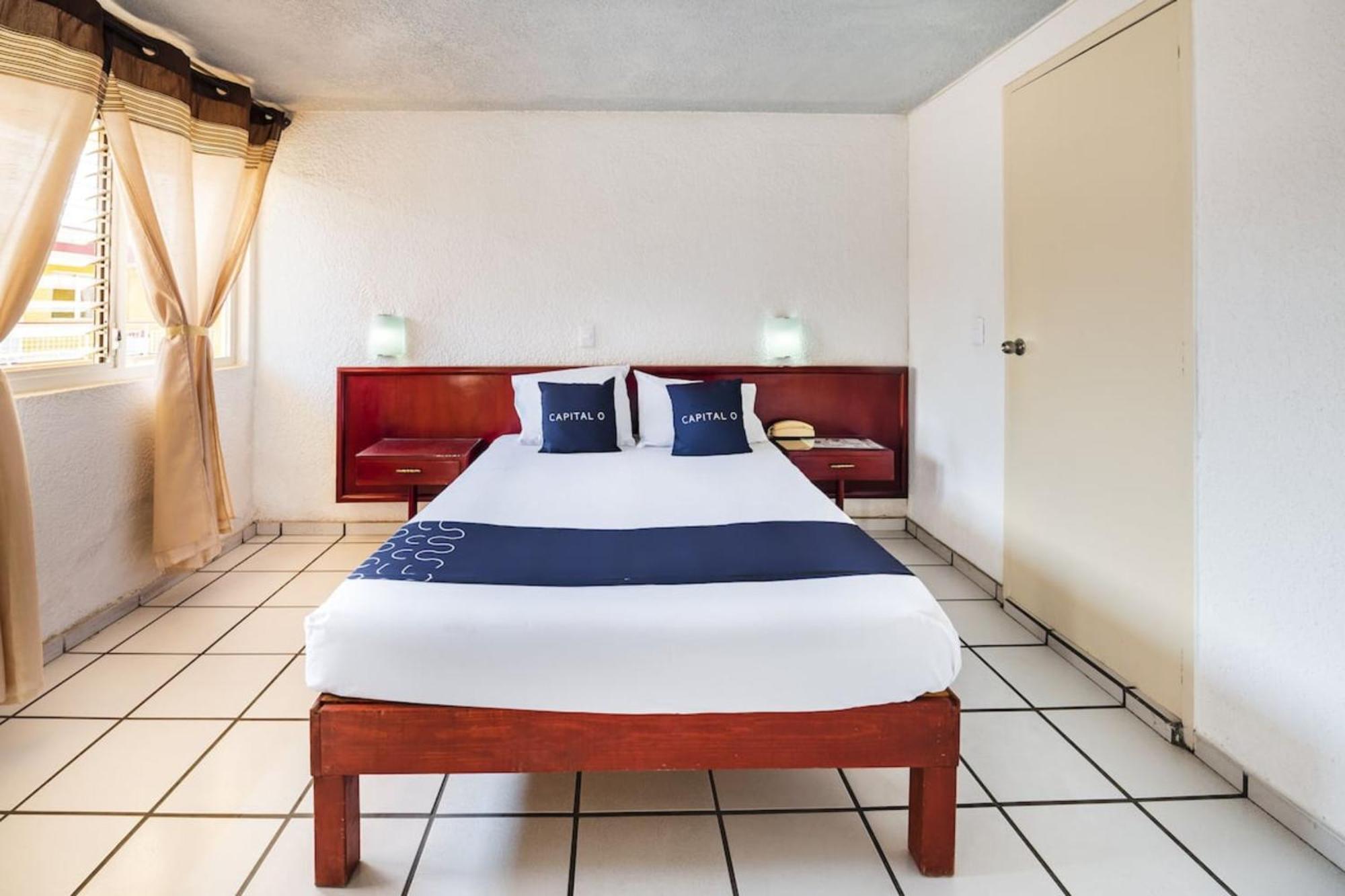 Hotel Capital O Colon, Ciudad Guzman Jalisco Extérieur photo