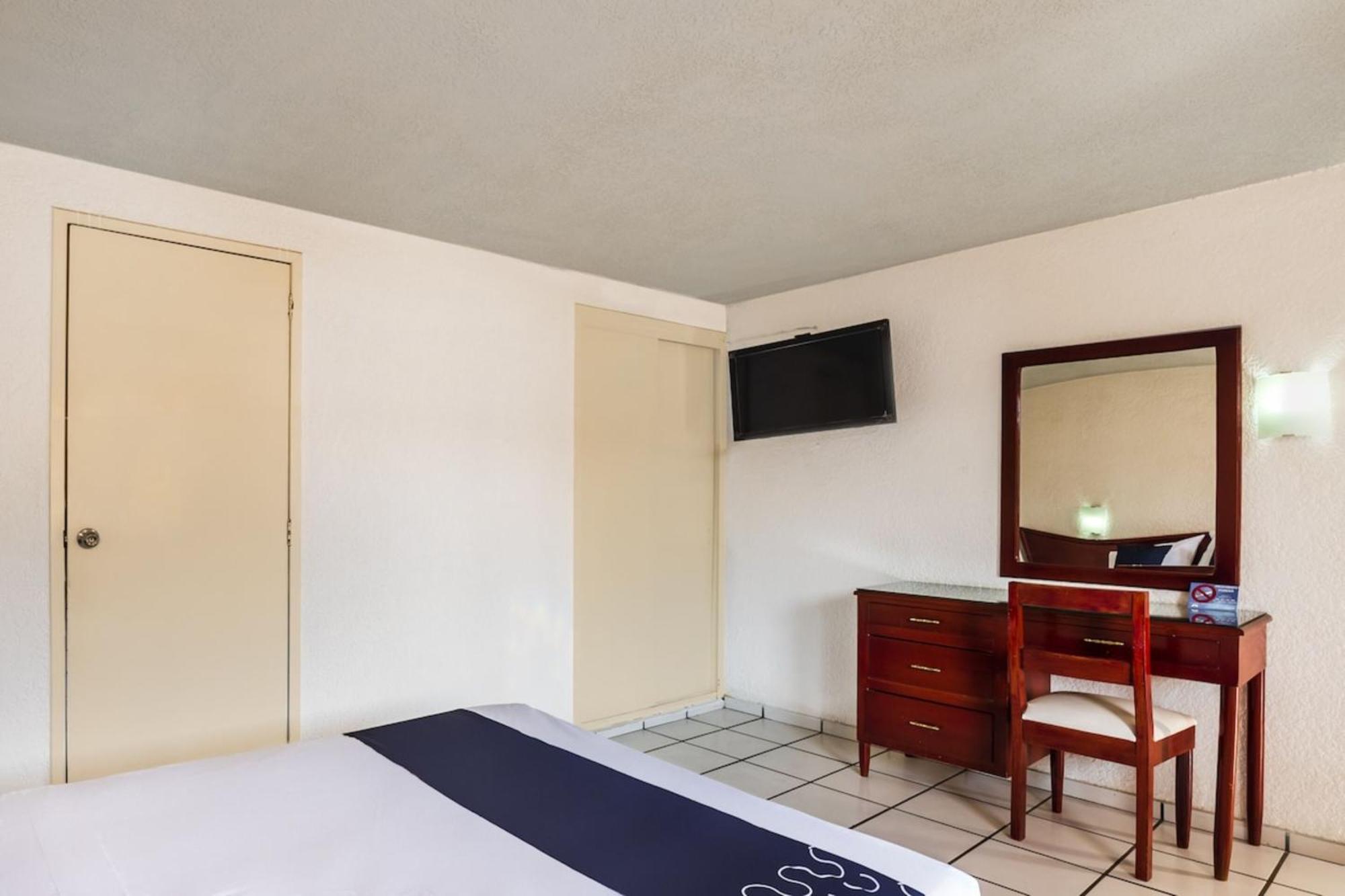 Hotel Capital O Colon, Ciudad Guzman Jalisco Extérieur photo