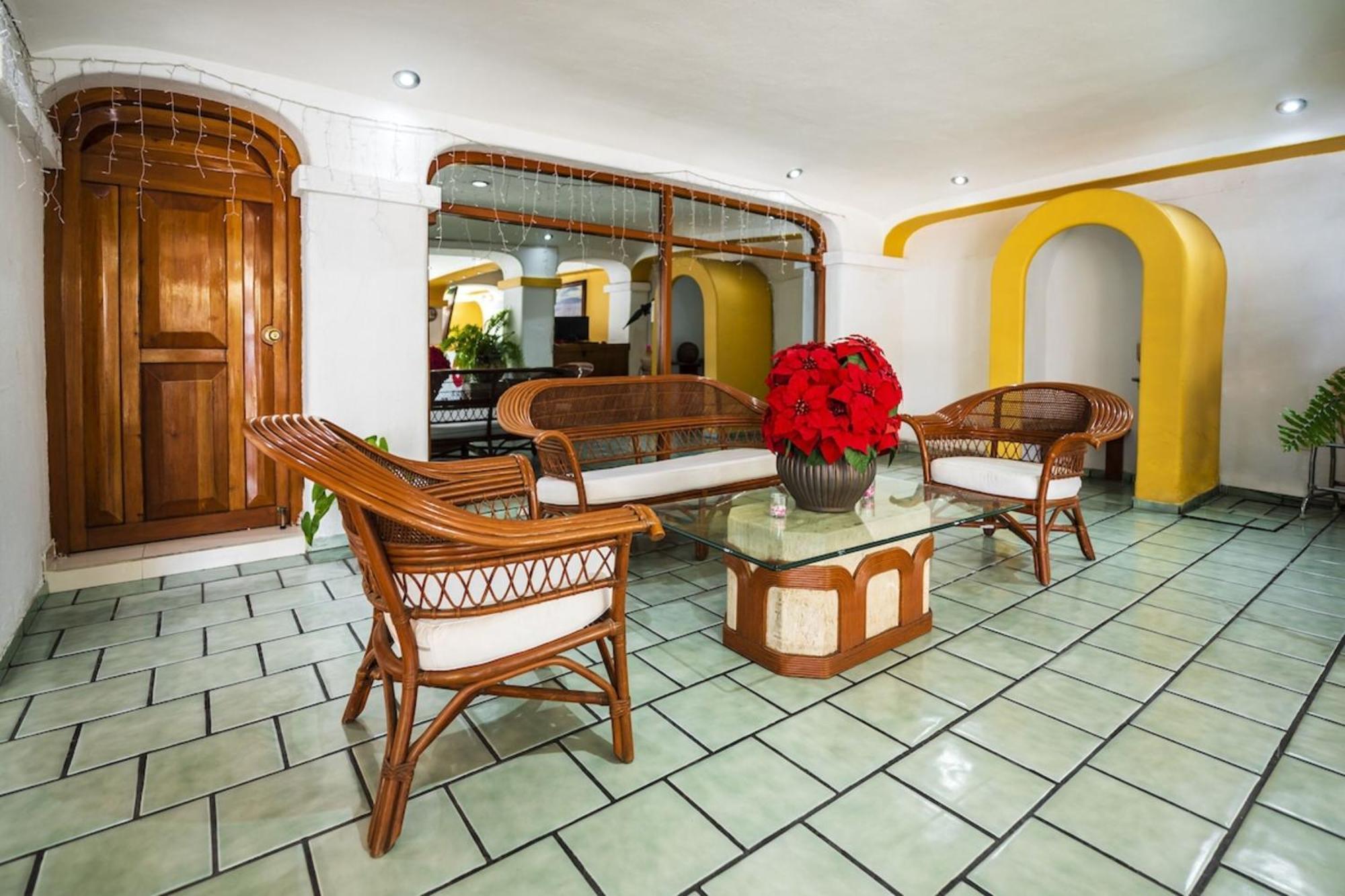 Hotel Capital O Colon, Ciudad Guzman Jalisco Extérieur photo