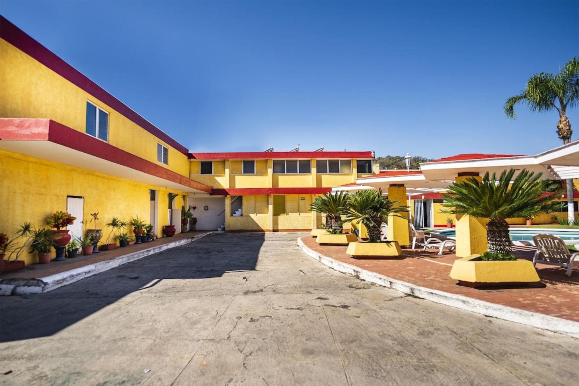 Hotel Capital O Colon, Ciudad Guzman Jalisco Extérieur photo